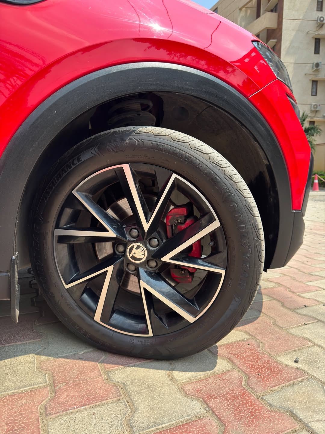 
								Skoda Kushaq Monte Carlo Edition full									