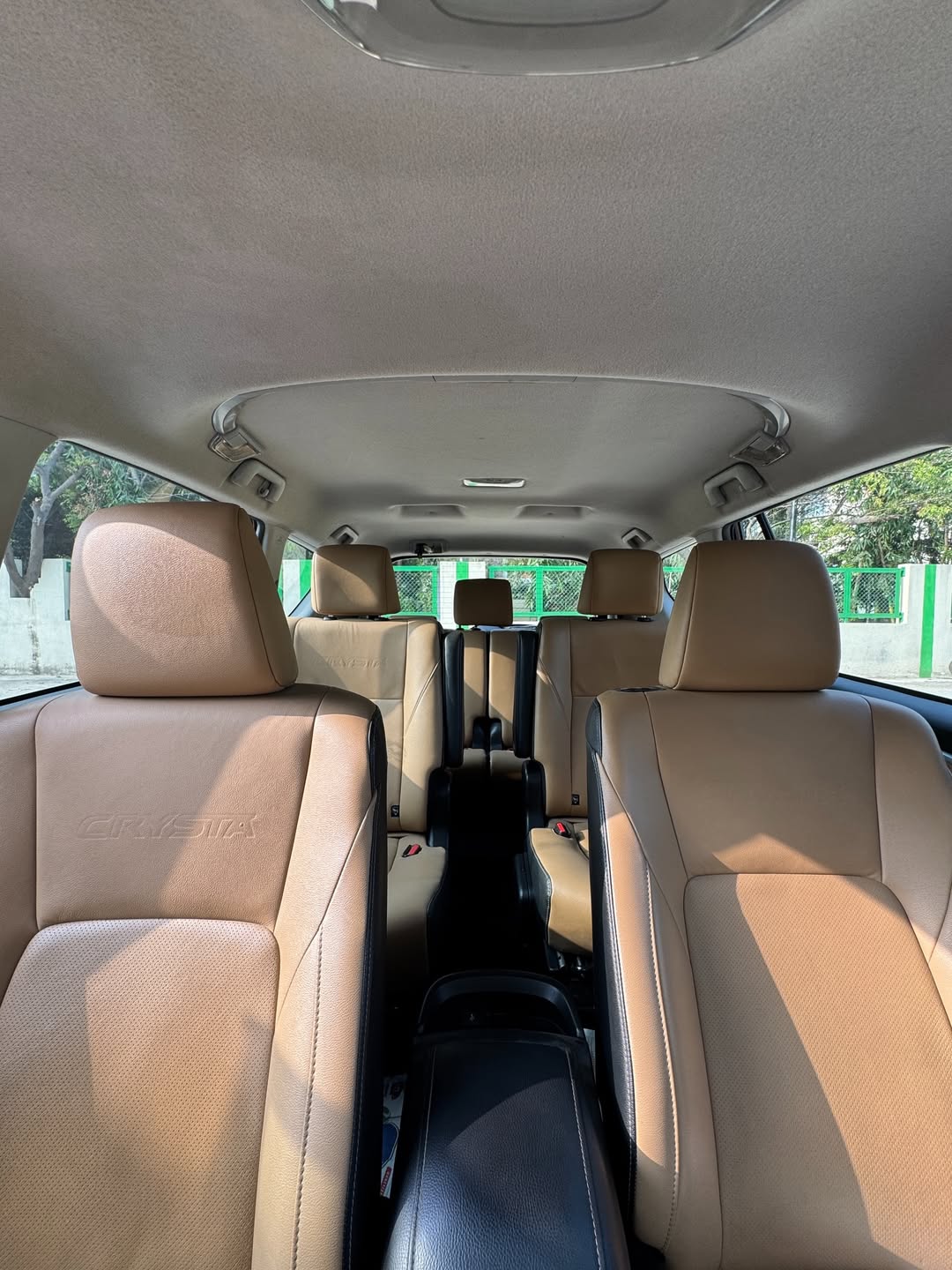 
								Toyota Innova Crysta full									