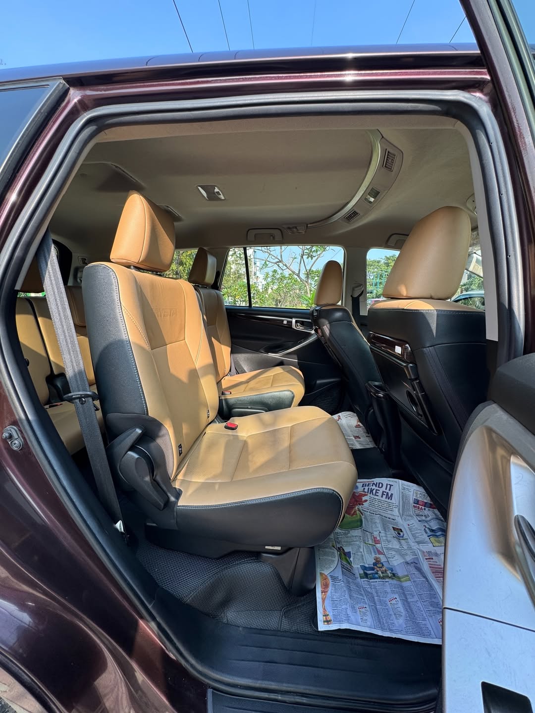 
								Toyota Innova Crysta full									