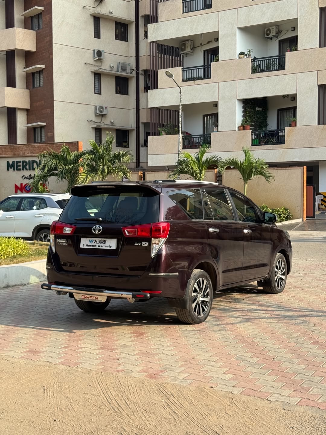 
								Toyota Innova Crysta full									